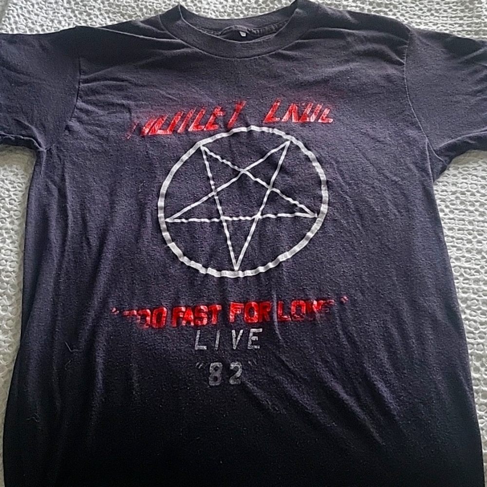 AUTHENTIC 1982 Motley Crüe Shout at the Devil concert t-shirt